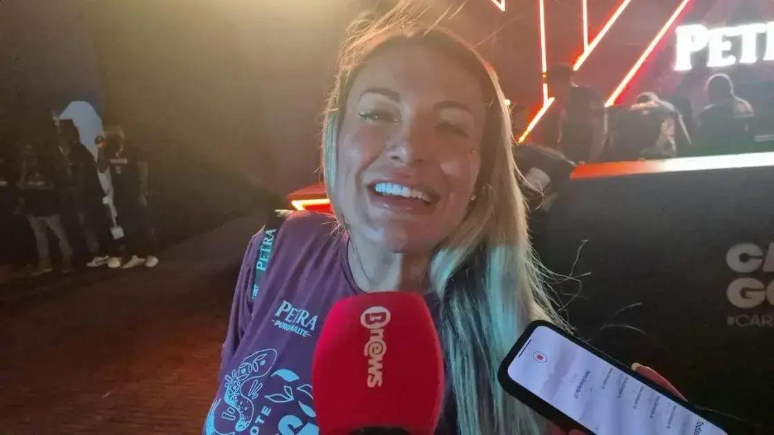 Andressa Urach diz se vídeo íntimo com o filho é fake e afirma lucro