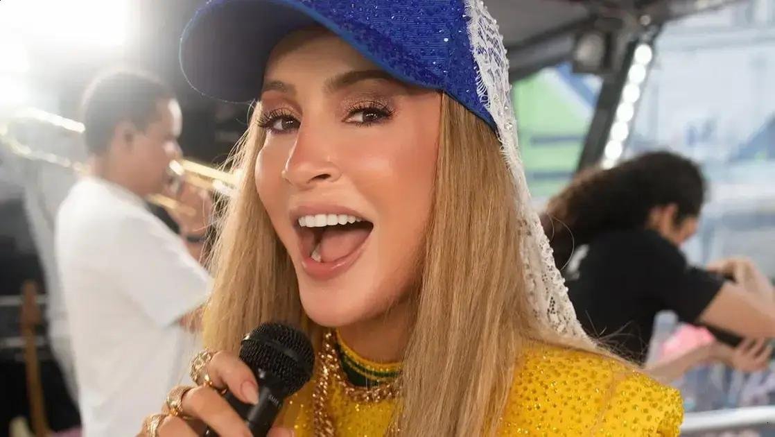 Após polêmica, Claudia Leitte foca em nova fase e diz: 'Tenho que cantar'