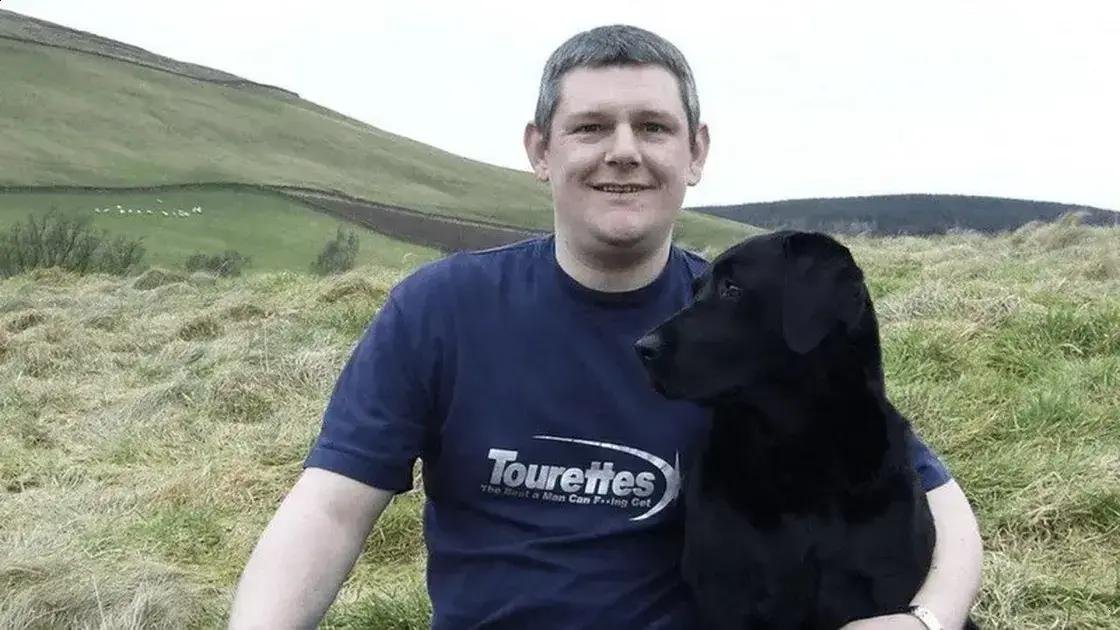 Ativista com Tourette pede desculpas por injúrias raciais no BAFTA