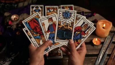 Baralho cigano ou tarot: entenda diferenças, usos e quando escolher