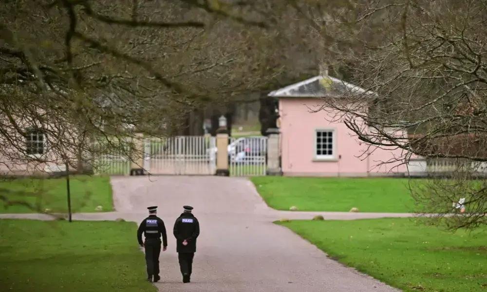 Buscas e prisão de Príncipe Andrew: diligências em Windsor e Norfolk