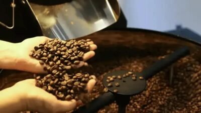 Café e ressaca: quando a bebida ajuda — e quando pode piorar