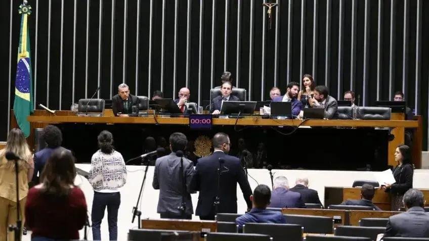 Câmara aprova redução de PIS e Cofins para setor petroquímico em 2026