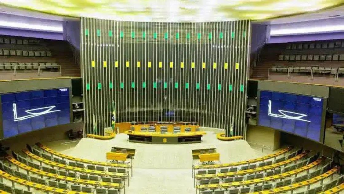 Câmara reajusta cota parlamentar após sanção de Lula; aumento supera inflação