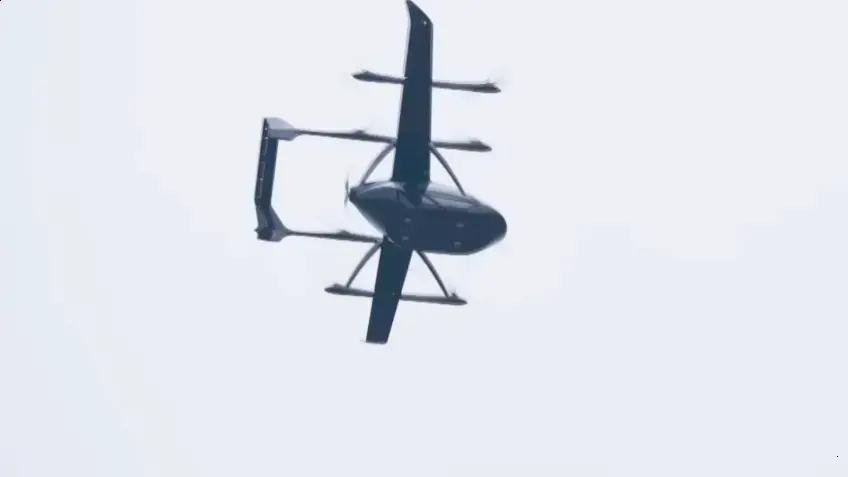 China realiza voo inaugural de eVTOL híbrido que vira carro e avião