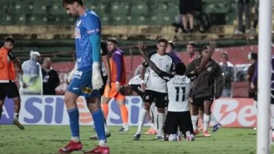 Corinthians bate a Portuguesa nos pênaltis e vai à semifinal do Paulistão