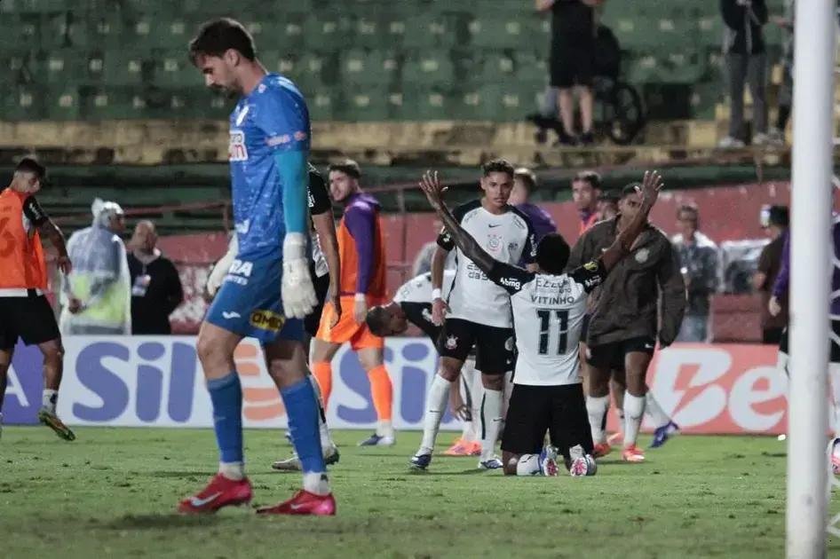 Corinthians bate a Portuguesa nos pênaltis e vai à semifinal do Paulistão