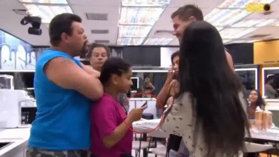 Equipe de Jonas pede expulsão de Milena no BBB 26 após polêmica na cozinha