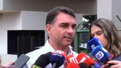 Flávio diz que vai reunir família e pede prisão domiciliar para Jair