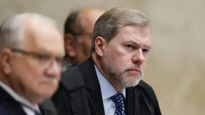 Girão e Van Hattem protocolam novo pedido de impeachment de Toffoli