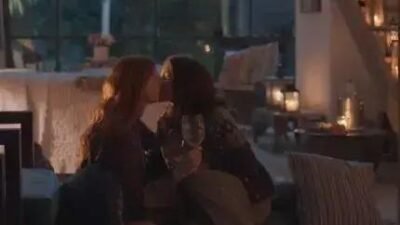 Globo exibe cena histórica entre mulheres em 'Três Graças' com delicadeza