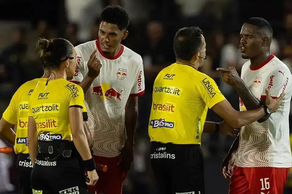 Gustavo Marques critica arbitragem feminina após eliminação do Bragantino