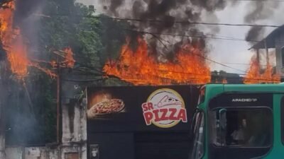 Incêndio atinge fiação de poste perto de pizzaria em Salvador