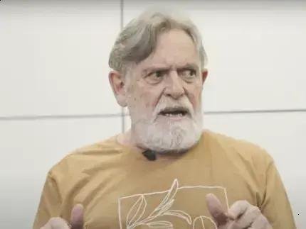 José de Abreu reage com crítica à Globo por exibir novelas turcas