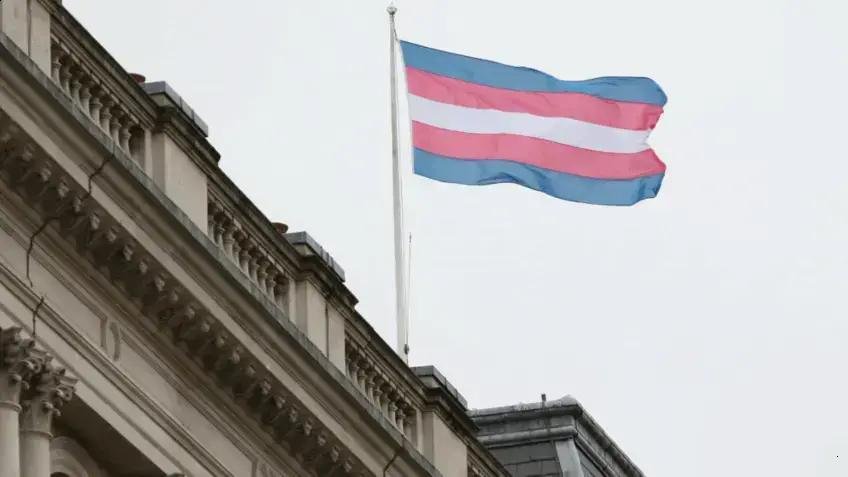 Kansas invalida documentos de pessoas trans e proíbe mudanças futuras
