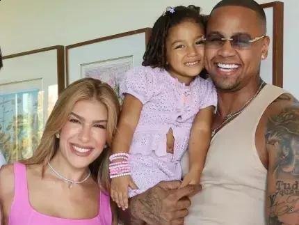 Léo Santana e Lore Improta completam 5 anos de casamento; casal espera filho