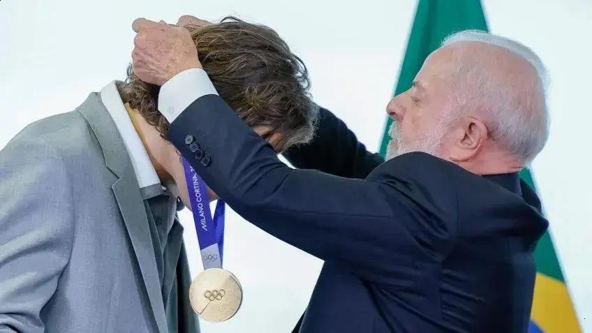Lucas Braathen recebe elogio de Lula após ouro histórico do Brasil