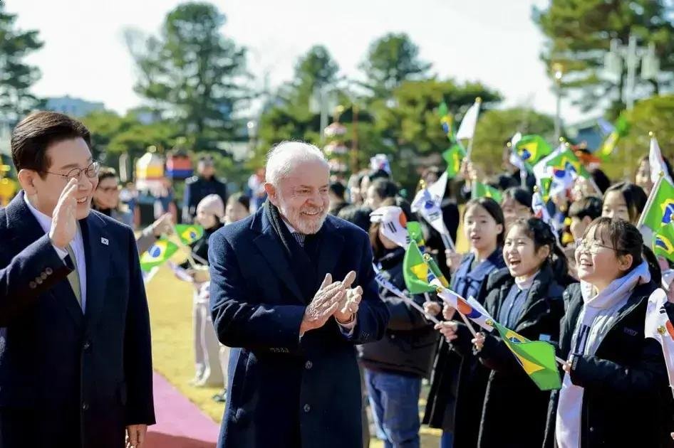 Lula cita ataques de 8 de janeiro e elogia resiliência da democracia