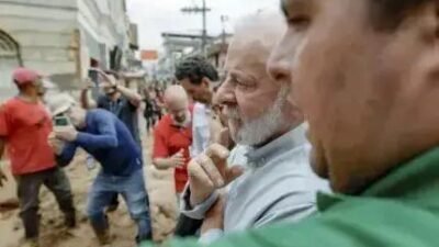 Lula é vaiado em Ubá durante visita às áreas atingidas pelas enchentes
