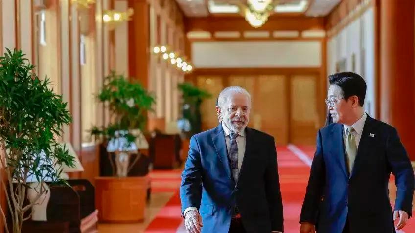 Lula pede apoio da Coreia do Sul à candidatura de Michelle Bachelet à ONU