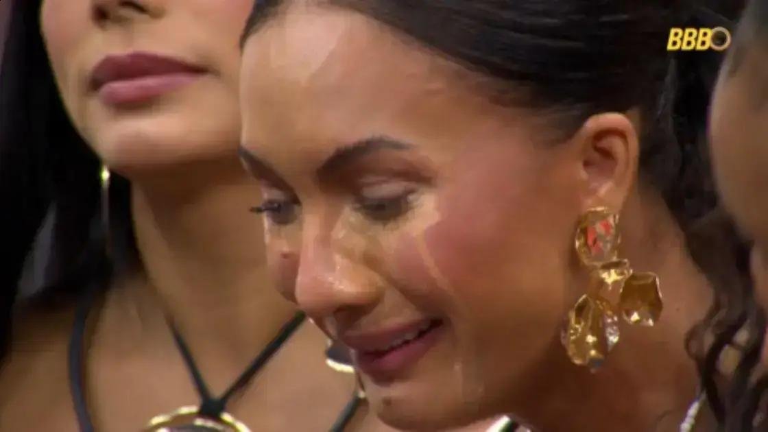 Maxiane chora após eliminação de Sarah no BBB 26 e recebe consolo