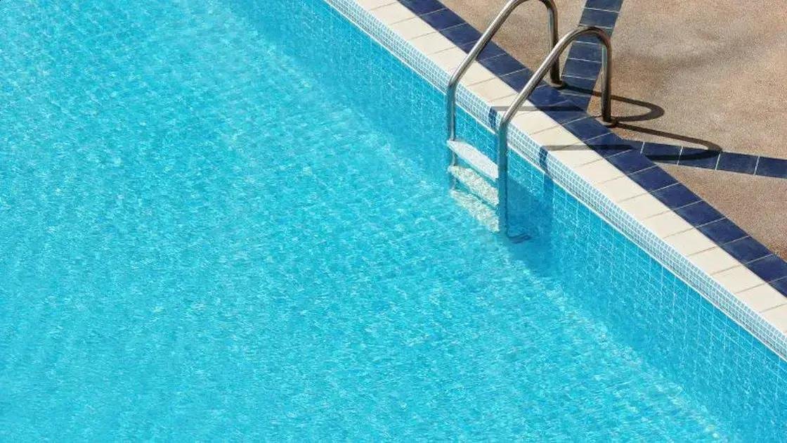 Menino de 2 anos morre afogado em piscina de condomínio em Feira de Santana