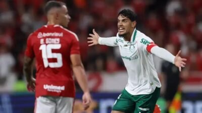 Palmeiras vence Internacional por 3 a 1 e lidera o Brasileirão