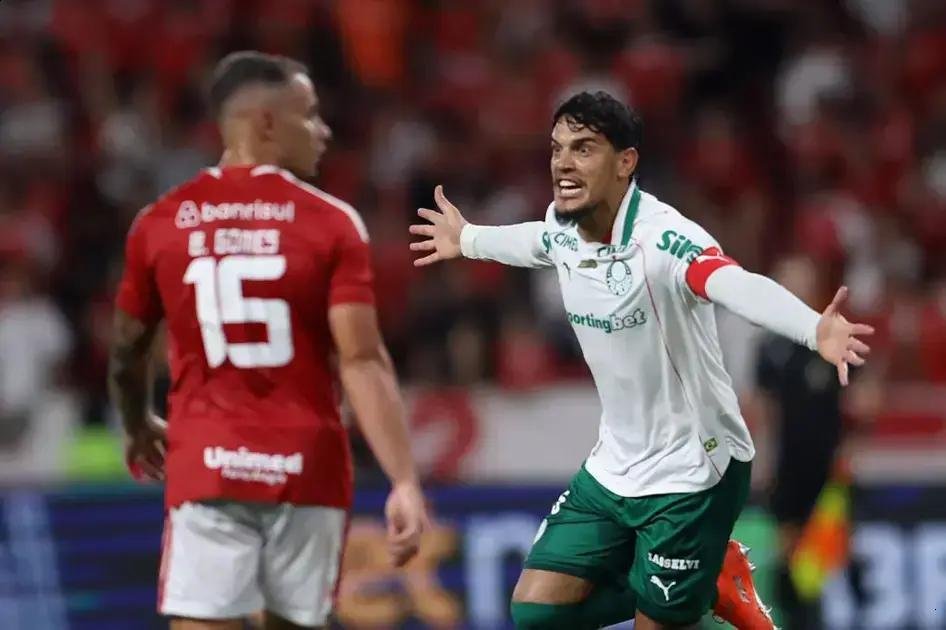 Palmeiras vence Internacional por 3 a 1 e lidera o Brasileirão