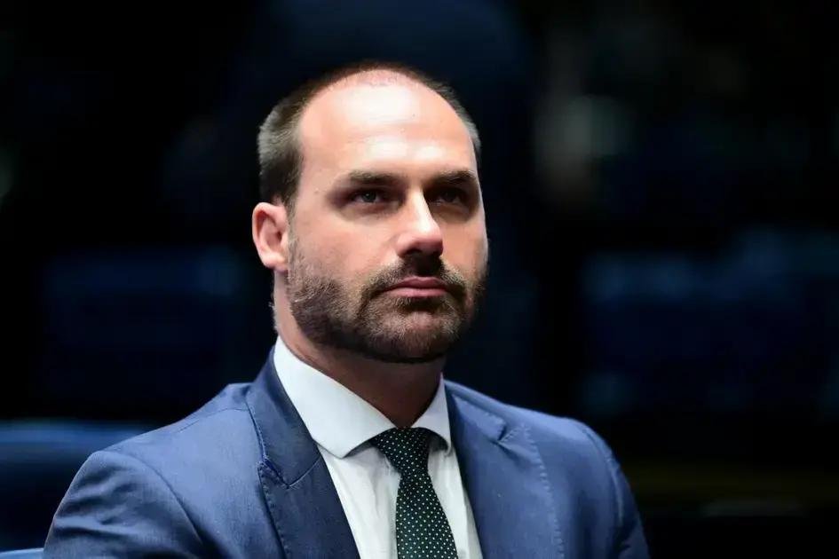 PF afasta Eduardo Bolsonaro de cargo de escrivão por ausência no trabalho