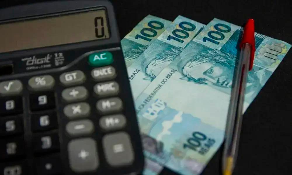 Quando sai o primeiro lote da restituição do IRPF 2026: previsão