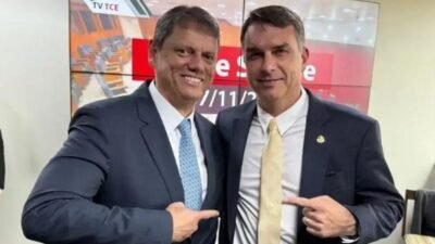 Tarcísio apoia Flávio Bolsonaro e fala em projeto nacional; evita Master