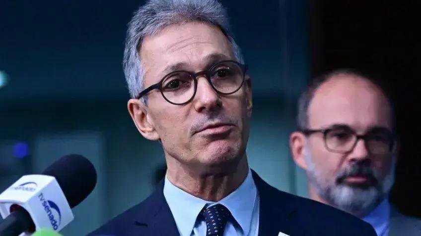 Zema surge como cotado para vice de Flávio Bolsonaro, diz deputado