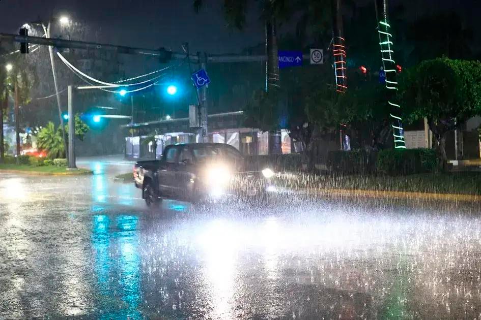 7 erros que todo motorista comete ao dirigir na chuva forte — e como evitar