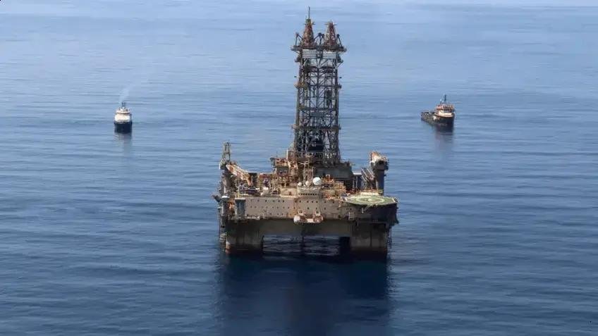 Alta do petróleo: Brent sobe 7,5% com fechamento do Estreito de Ormuz