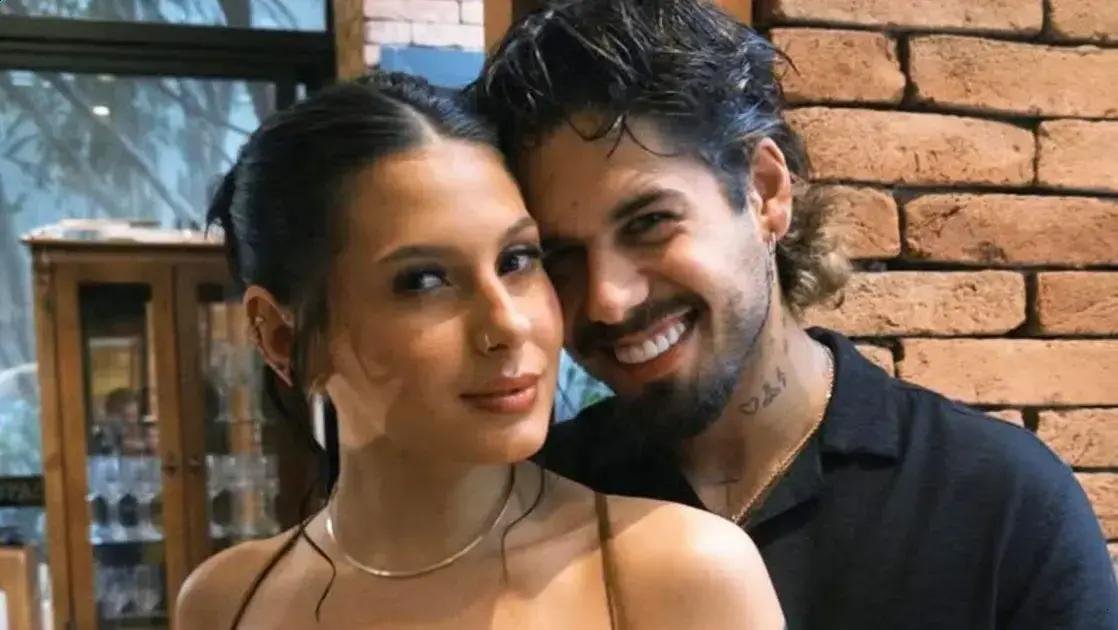 Ana Castela e Zé Felipe aparecem juntos em almoço com a família