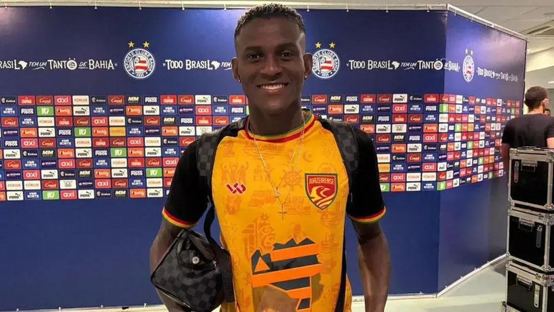 Anderson Pato se apresenta no Barradão e vira reforço do Vitória