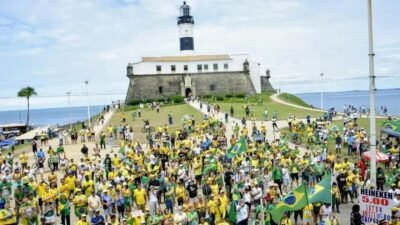 Ato bolsonarista em Salvador reúne líderes do PL e pede anistia e impeachment