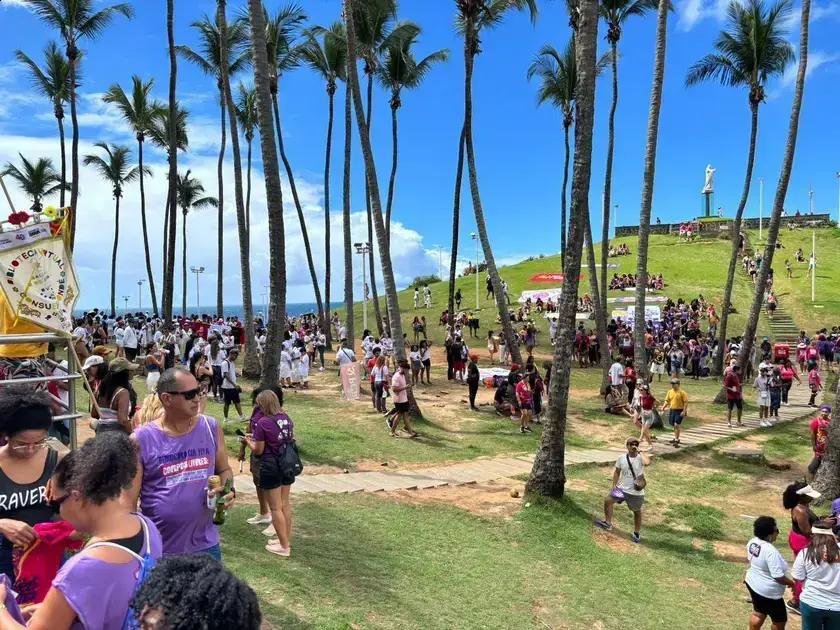 Ato em Salvador reúne mulheres contra o feminicídio e pede proteção