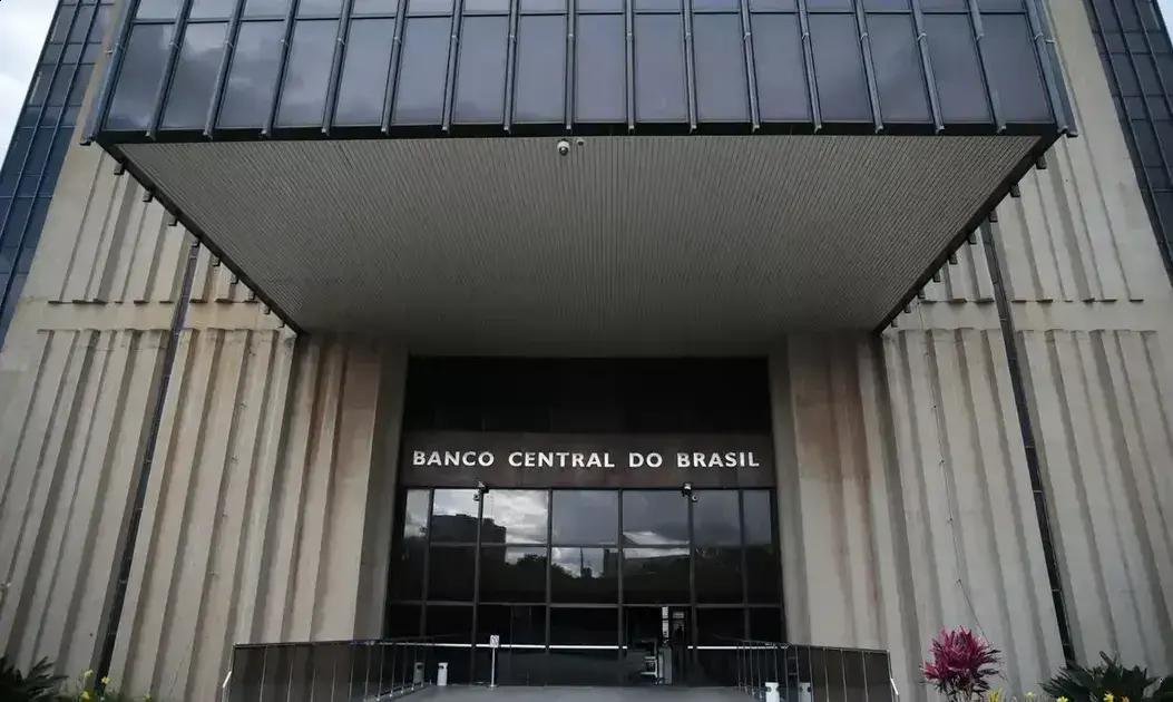 BC corta Selic para 14,75% em meio a incertezas do Oriente Médio