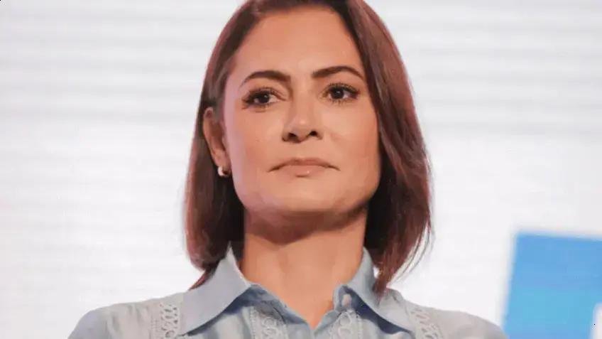 Bolsonaro pede que Michelle adie atuação política até março de 2026