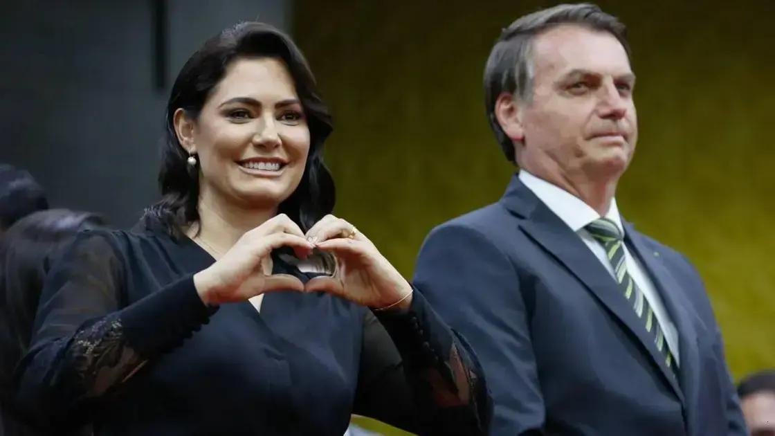 Bolsonaro pede que Michelle só entre na política após março de 2026