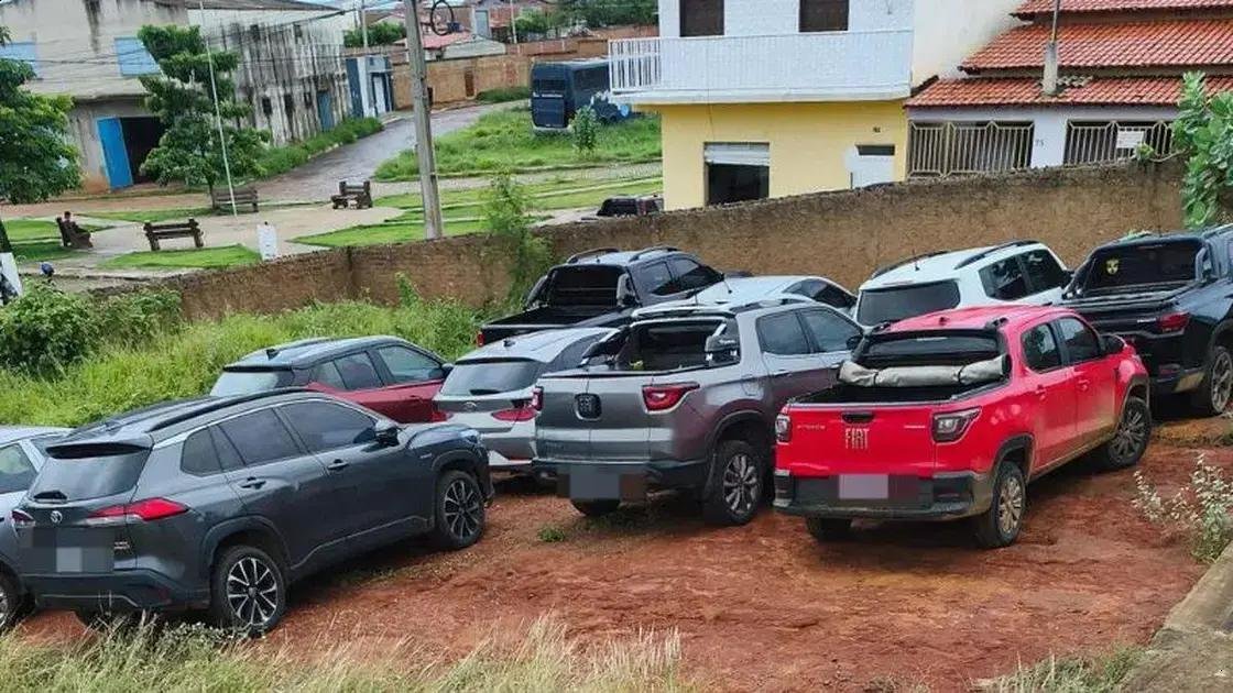 Carros roubados do Rio eram vendidos no interior da Bahia; operação prende 8