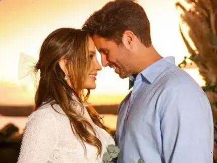 Claudia Leitte comemora 19 anos de casamento com homenagem a Márcio