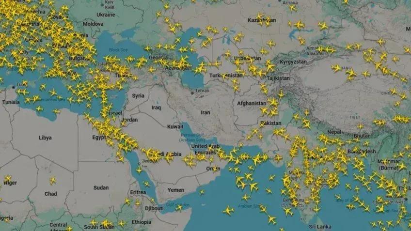 Companhias suspendem voos no Oriente Médio; Muscat vira hub de repatriação