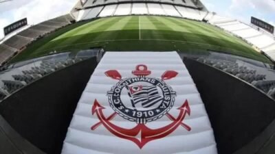 Corinthians apresenta Jesse Lingard e elogia paixão da torcida