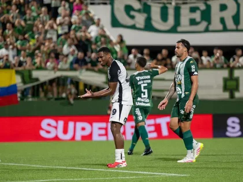 Corinthians e Chapecoense ficam no 0 a 0; jogo teve pouca emoção