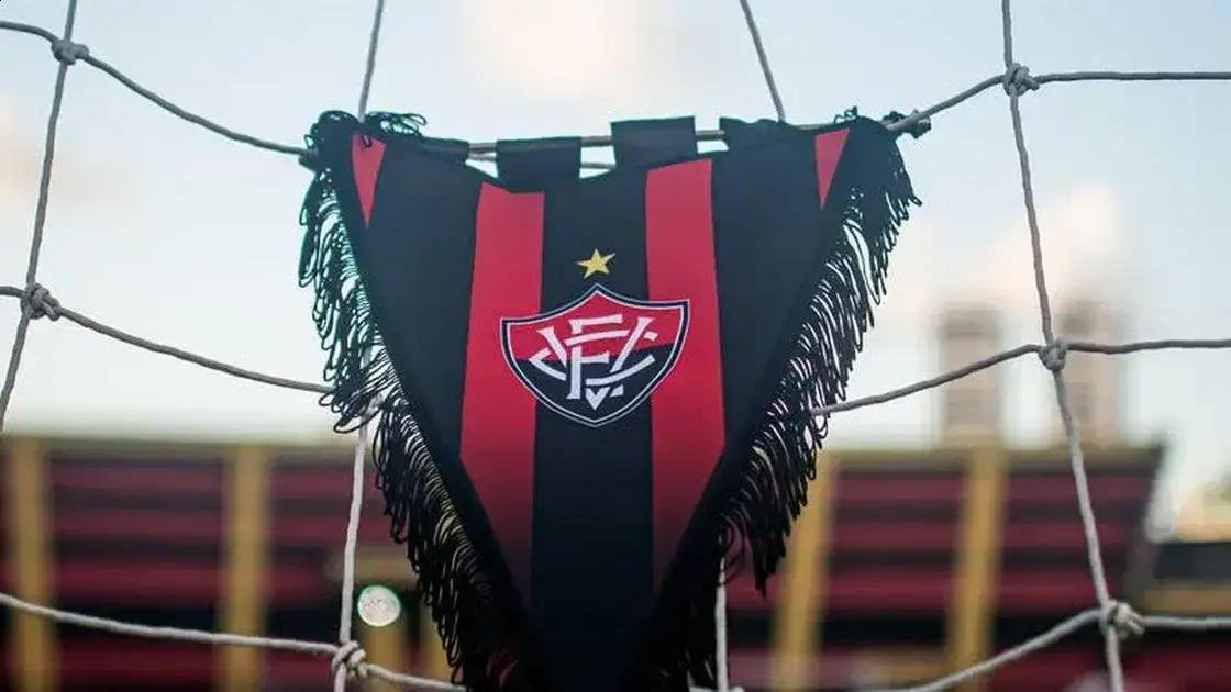 Corinthians mira Lucas Arcanjo, goleiro do Vitória, em possível negociação