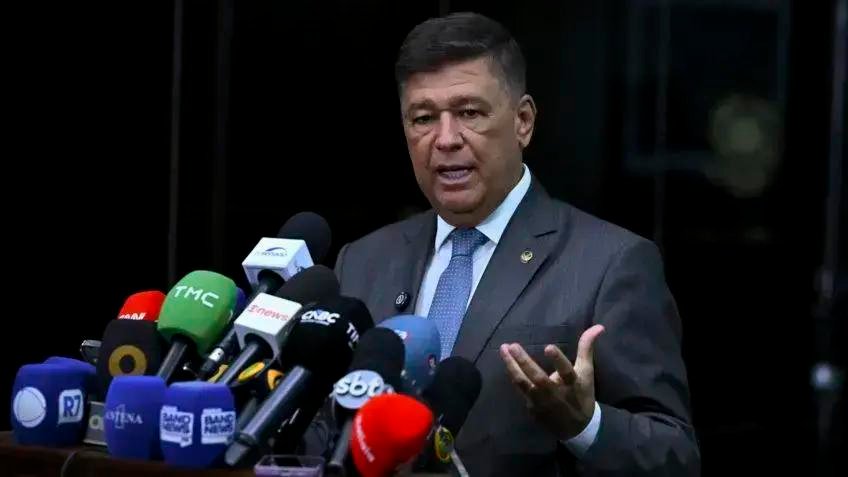 CPMI do INSS convida Flávio Dino após suspensão de quebras de sigilo