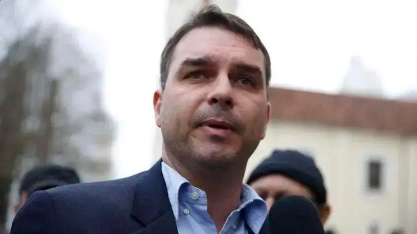 Datafolha: 45% não votariam em Flávio Bolsonaro; Lula tem 46% de rejeição