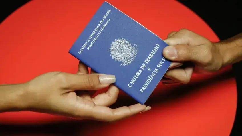 Demissões por justa causa atingem recorde em 2025 e afetam jovens